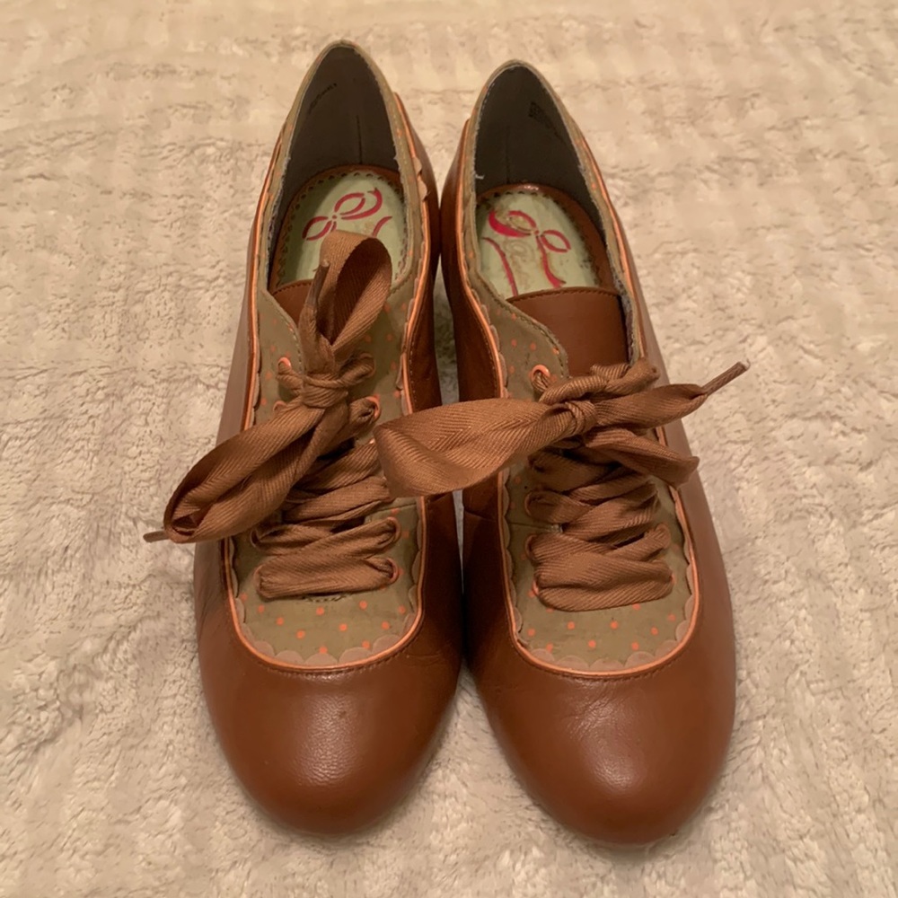 Very cute brown leather oxfords